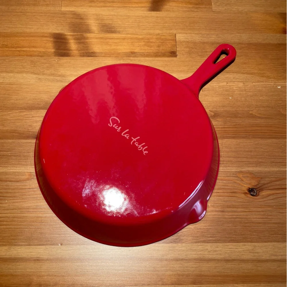 NWOT Sur La Table Enameled Cast Iron Skillet 10